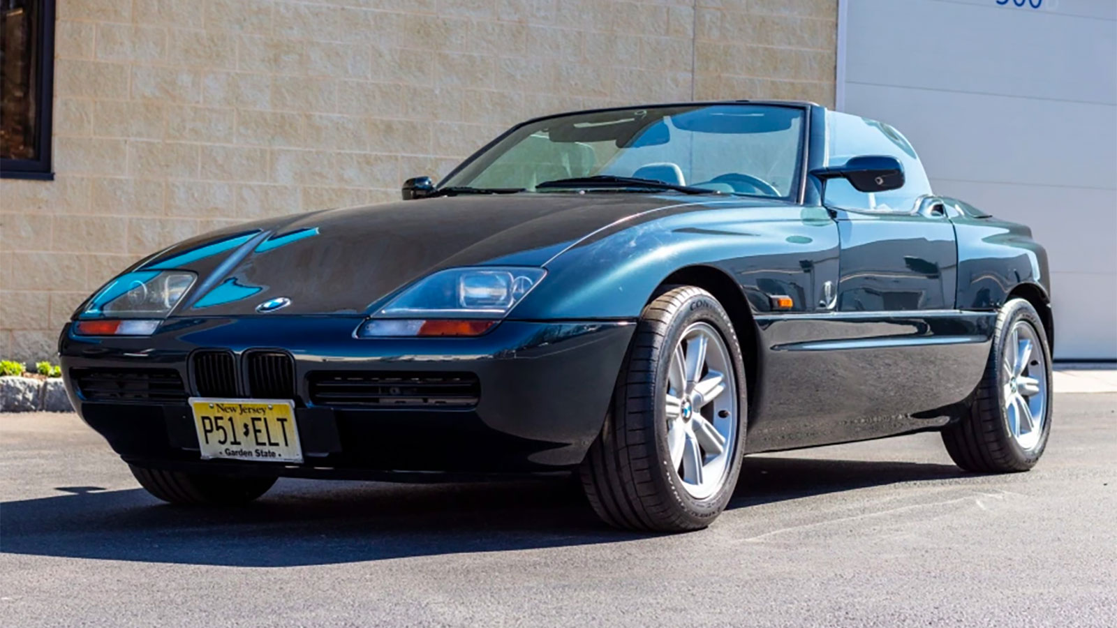 A BMW Z1 in dark turquoise color