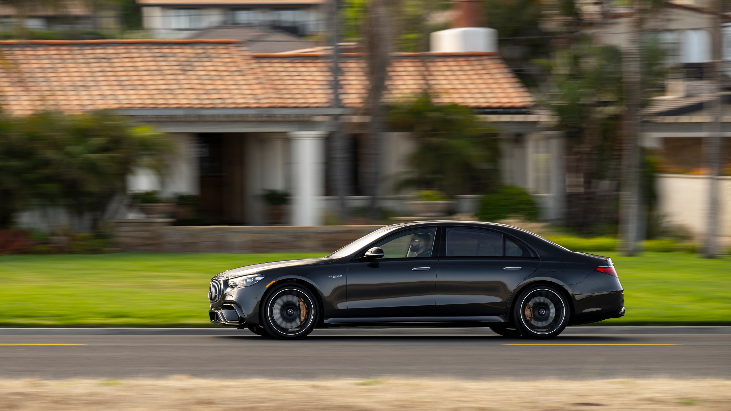 Side view of the 2024 Mercedes-AMG S63 E Performance