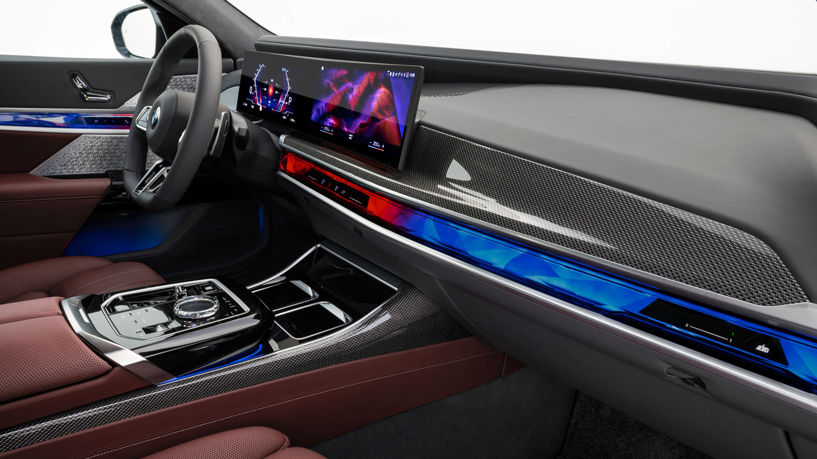 A photo of the dashboard and steering wheel in the new BMW 7 Series. 