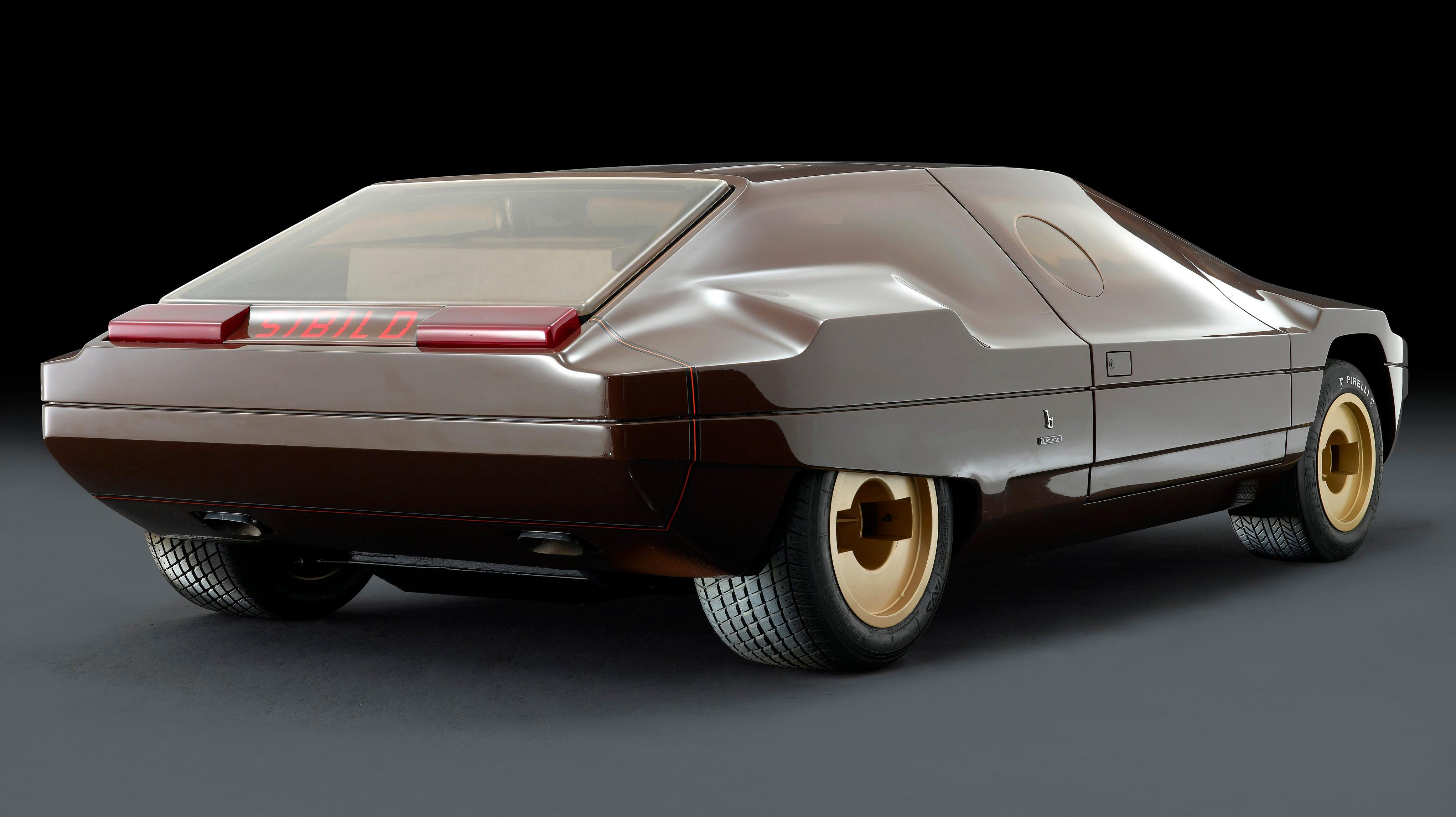 Rear 3/4 view of the brown Lancia Sibilo concept