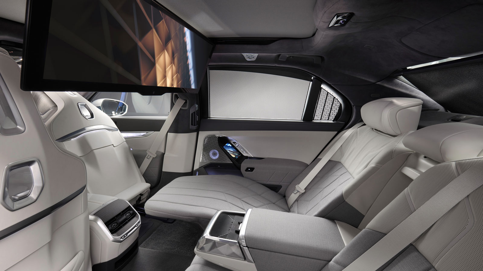 A photo of the interior of the new BMW i7 electric sedan. 