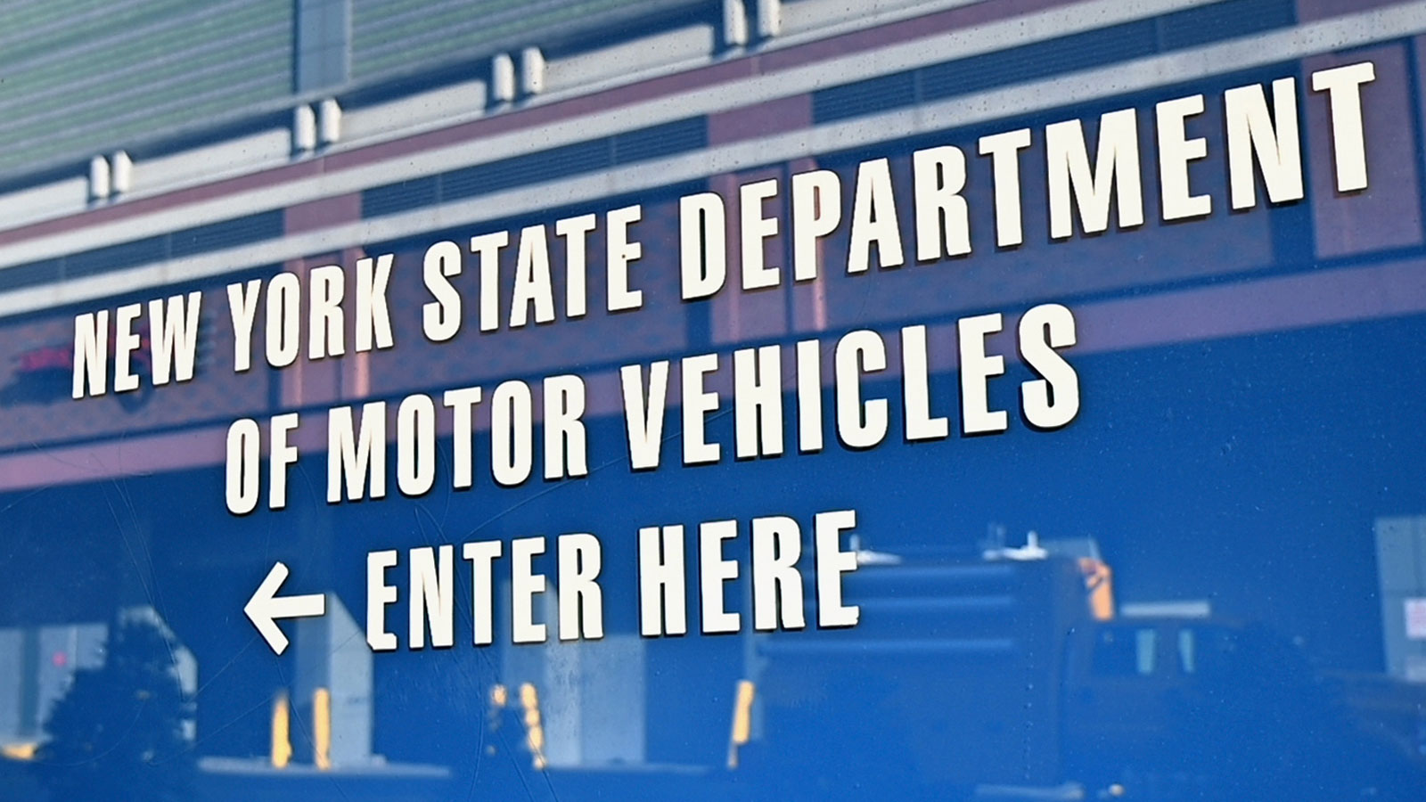 A photo of a sign pointing to the New York DMV office. 