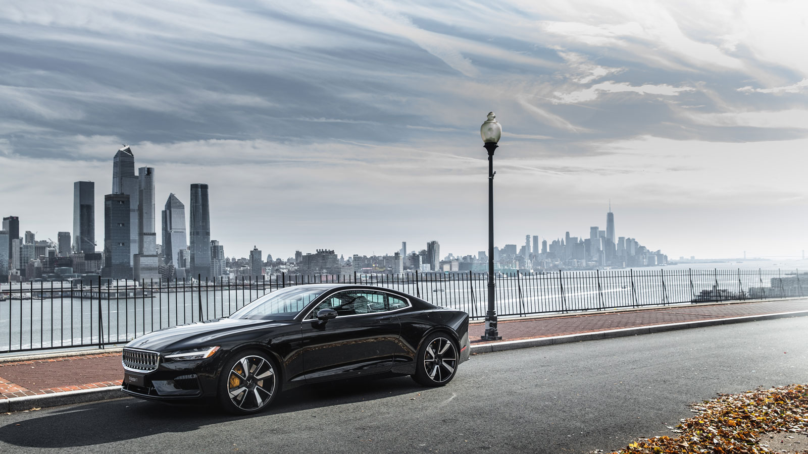 A black Polestar 1 coupe overlooking the New York skyline 