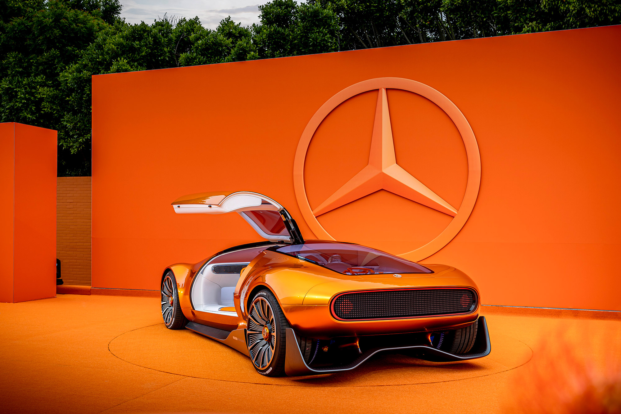 Rear-quarter image of the Mercedes Vision One-Eleven concept