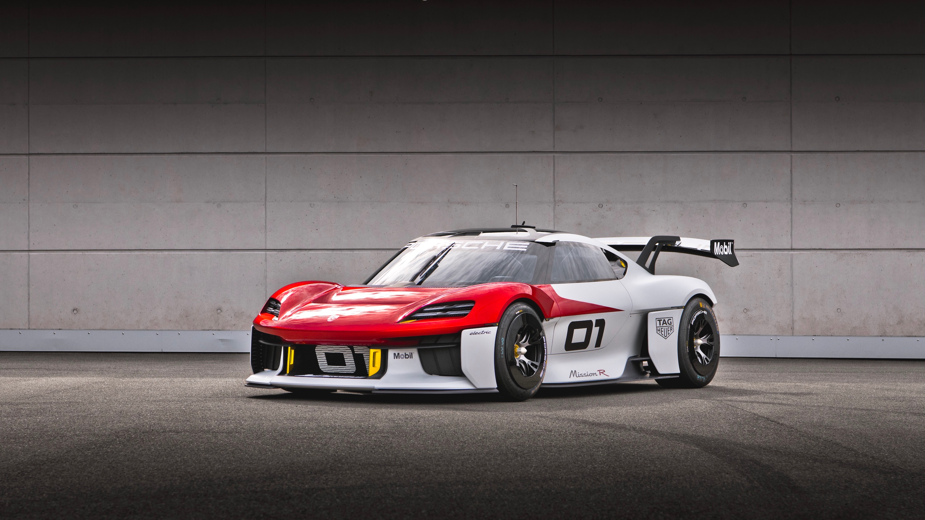 Front 3/4 view of the Porsche Mission R concept