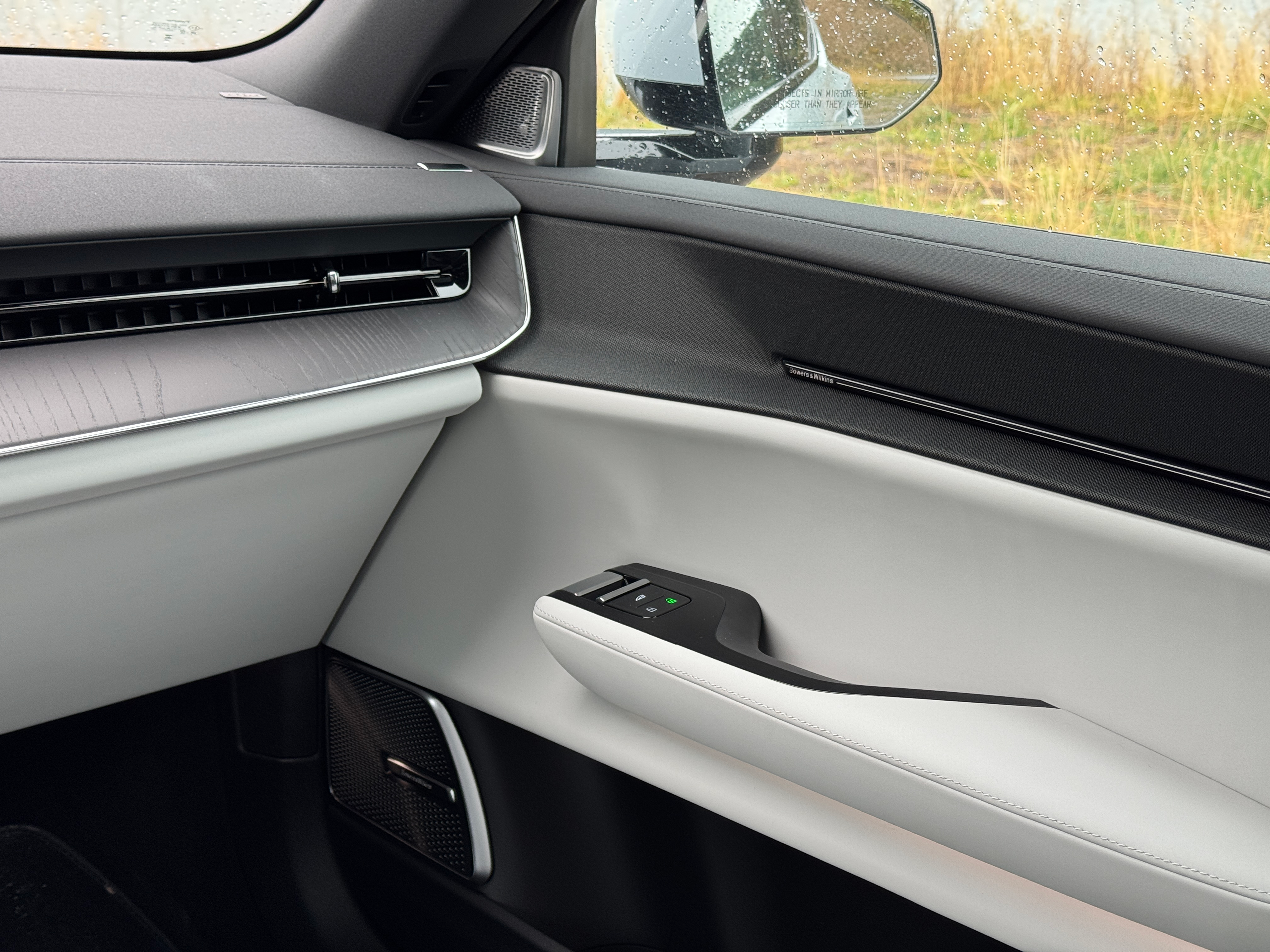 Door panel and dashboard trim of a grey Polestar 3