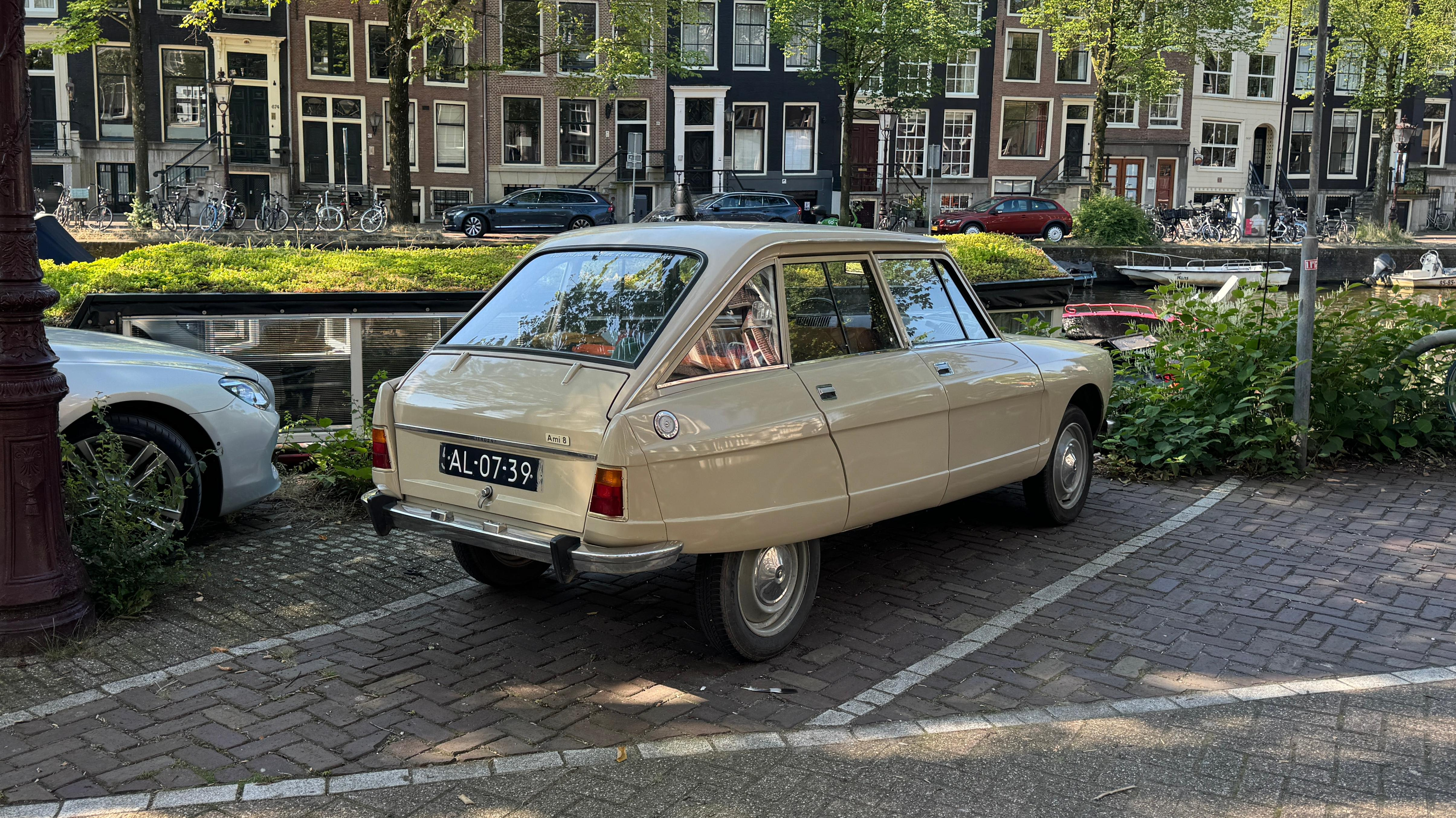 Rear 3/4 view of a beige Citroën Ami 6