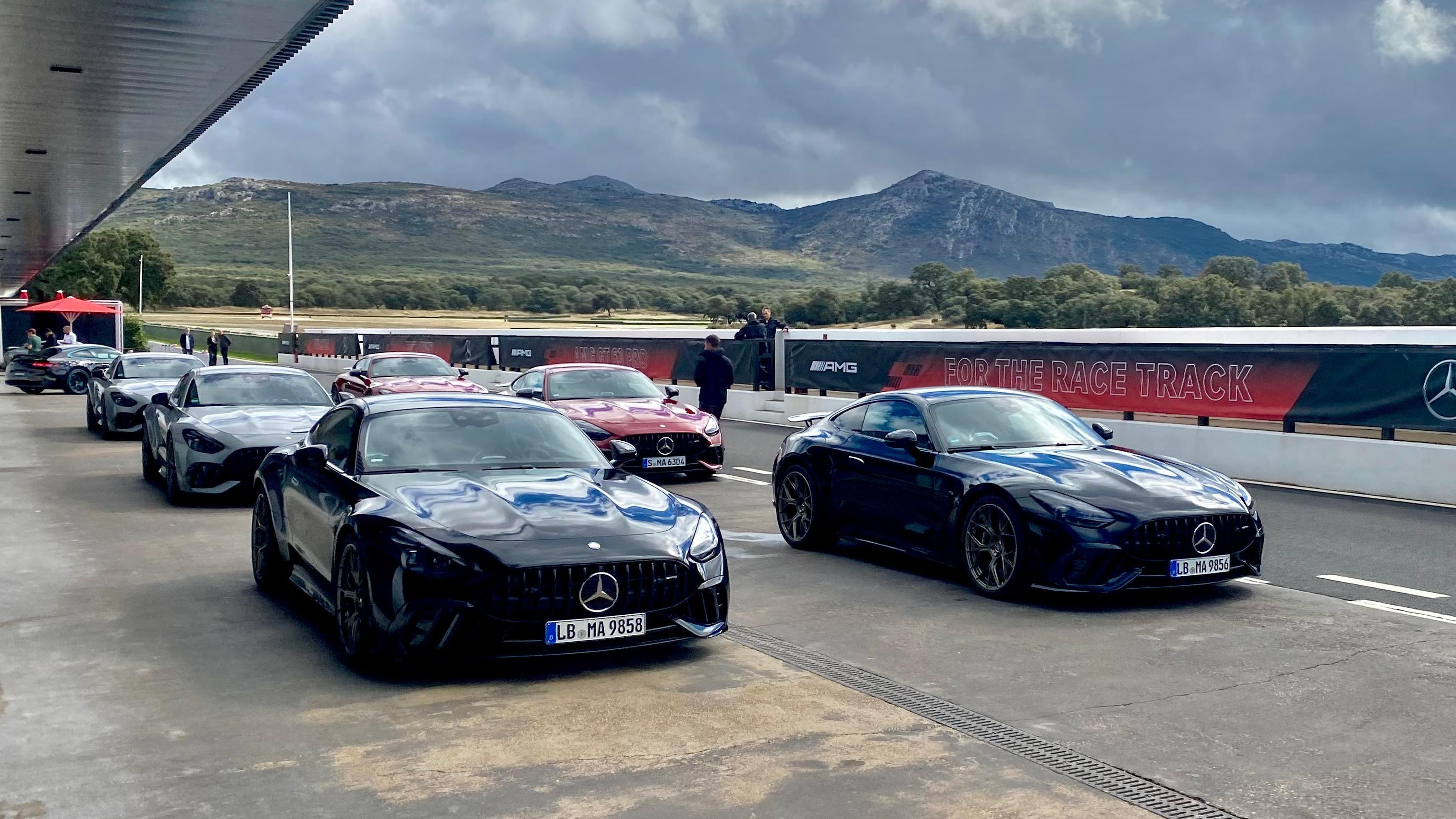 A photo of the gaggle of GT63 Pros in the Ascari pits