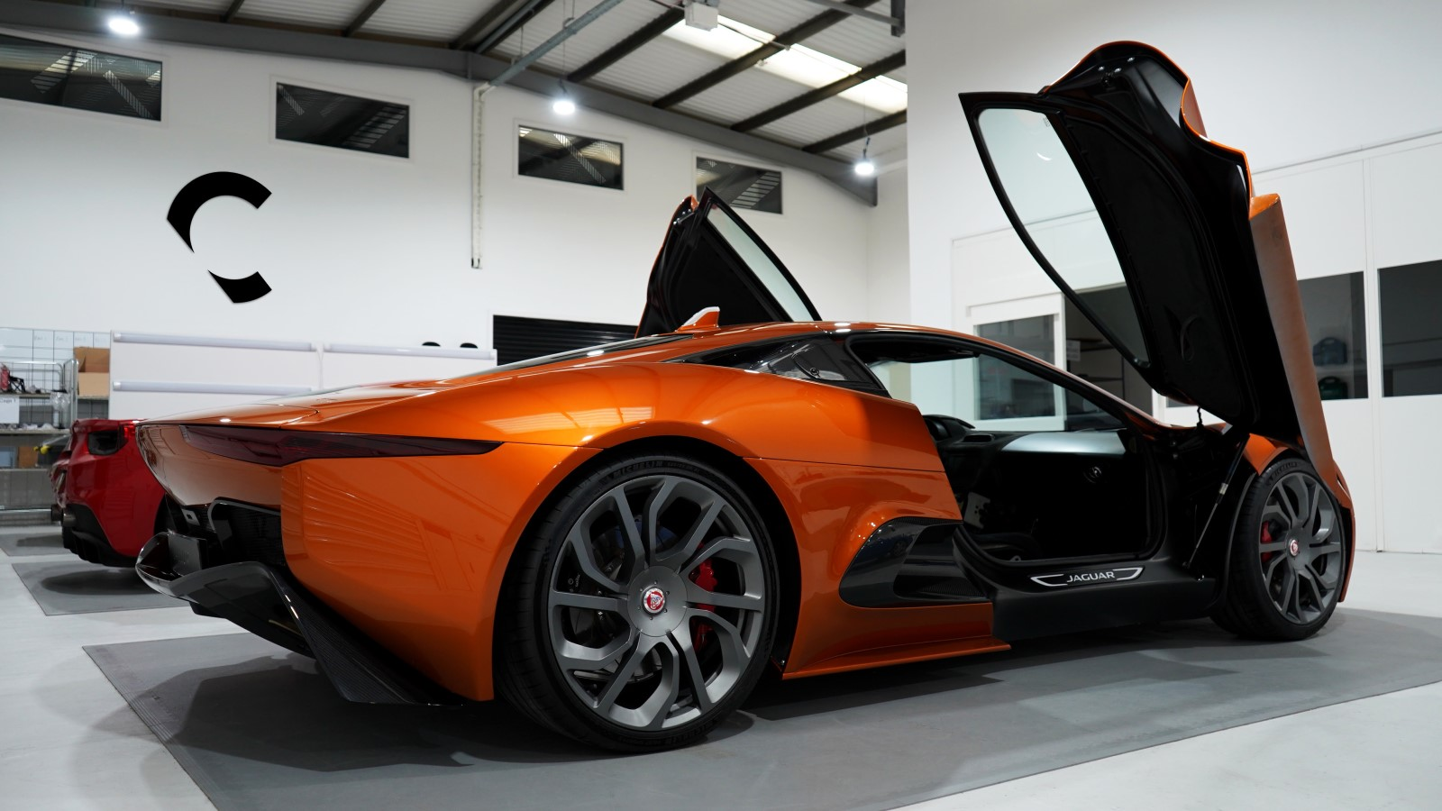 A photo of the side of the Jaguar CX-75 car. 