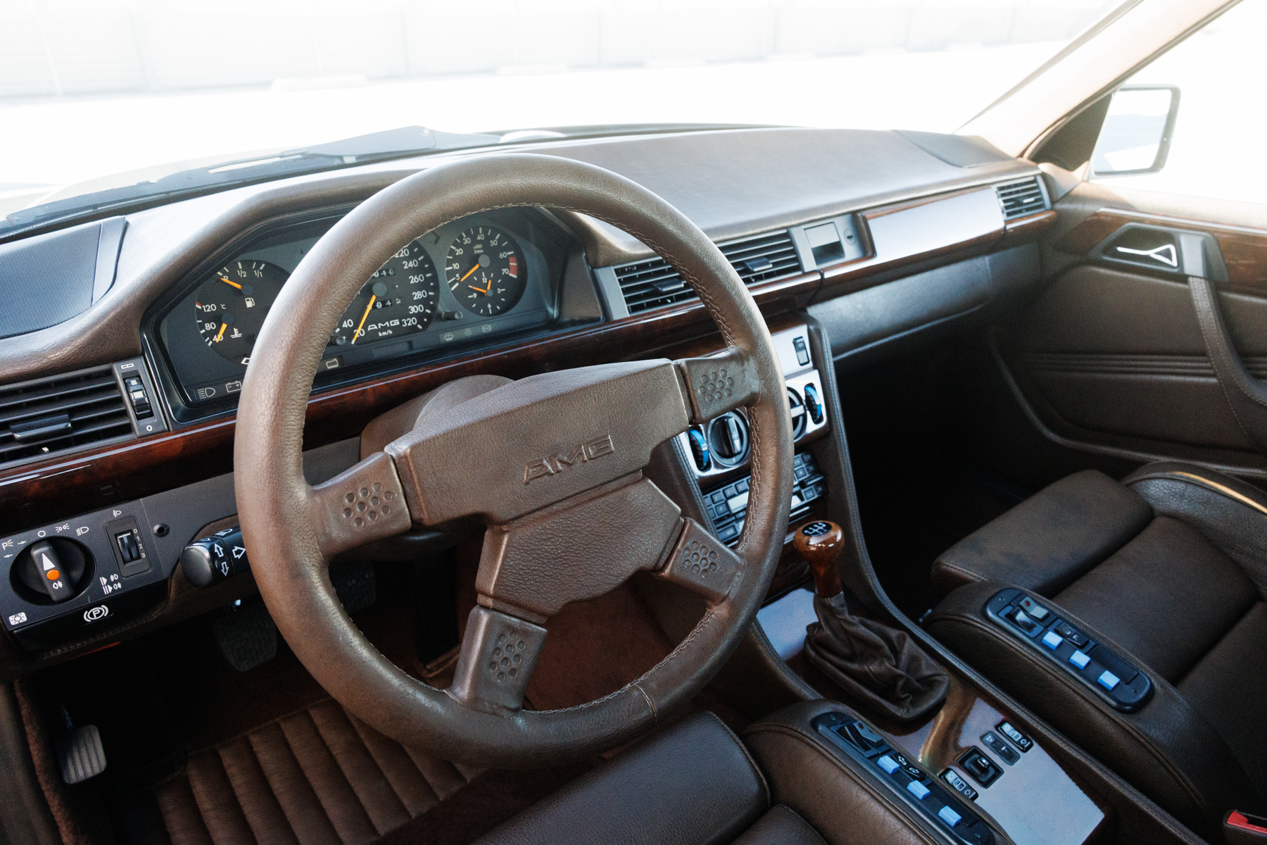 Brown interior of a black Mercedes-Benz AMG 300E 6.0 Hammer