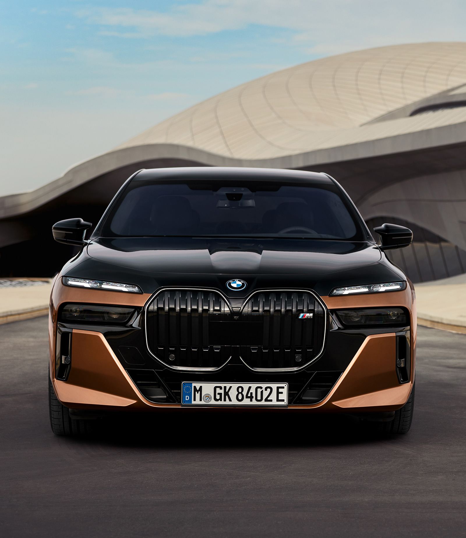 2024 BMW i7 M70 xDrive front view