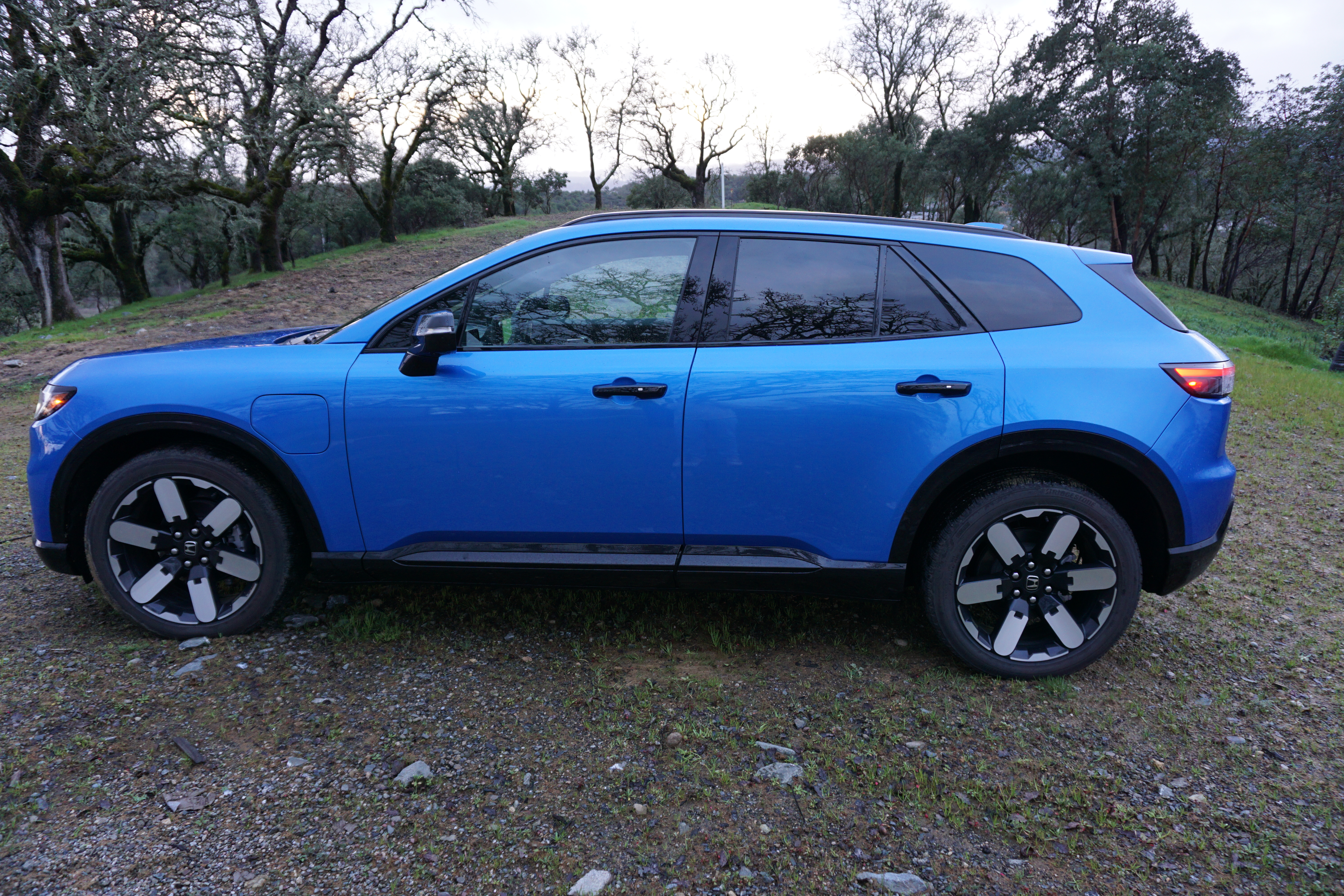 A blue 2024 Honda Prologue Elite.