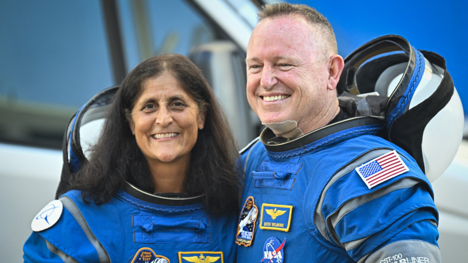 A photo of astronauts Butch Wilmore (right) and Suni Williams (left). 