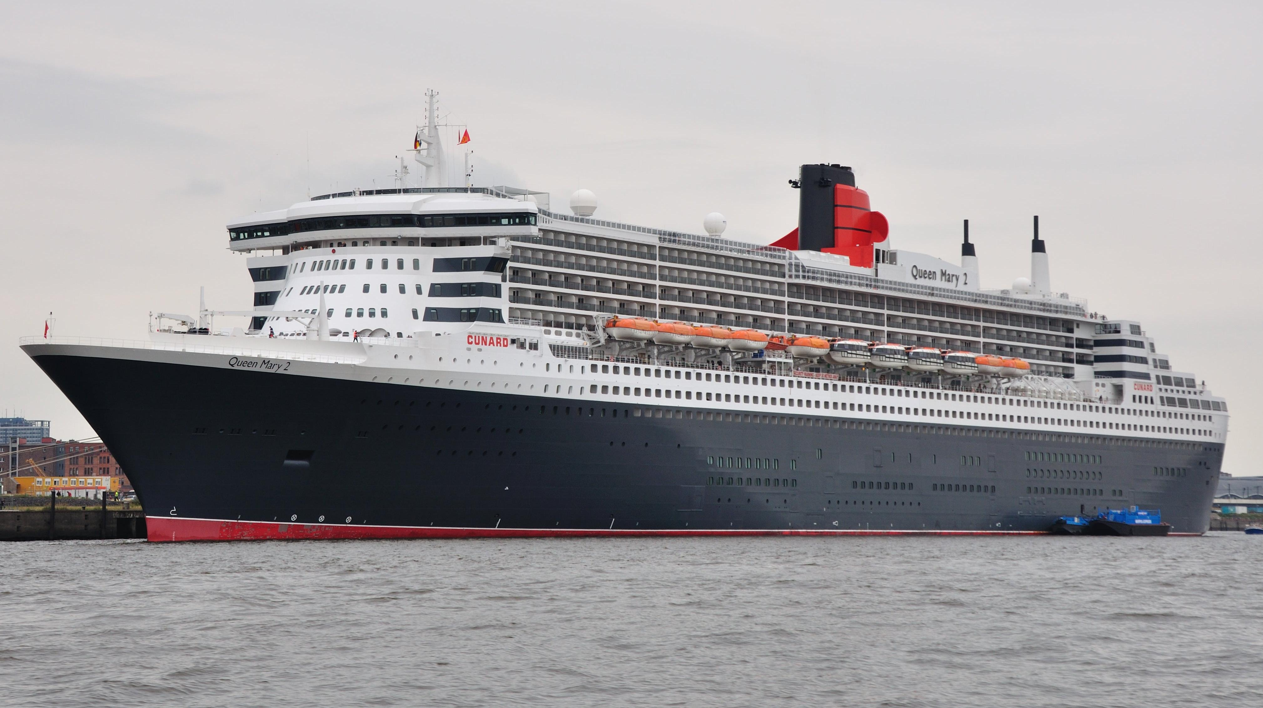 RMS Queen Mary 2 in Hamburg on August 26, 2010