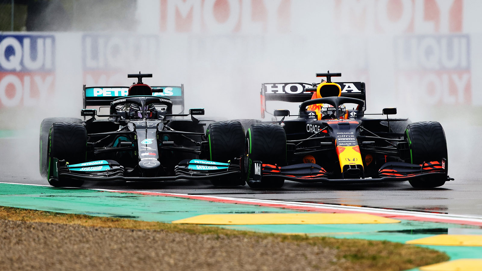 Max Verstappen and Lewis Hamilton come close in Italy 