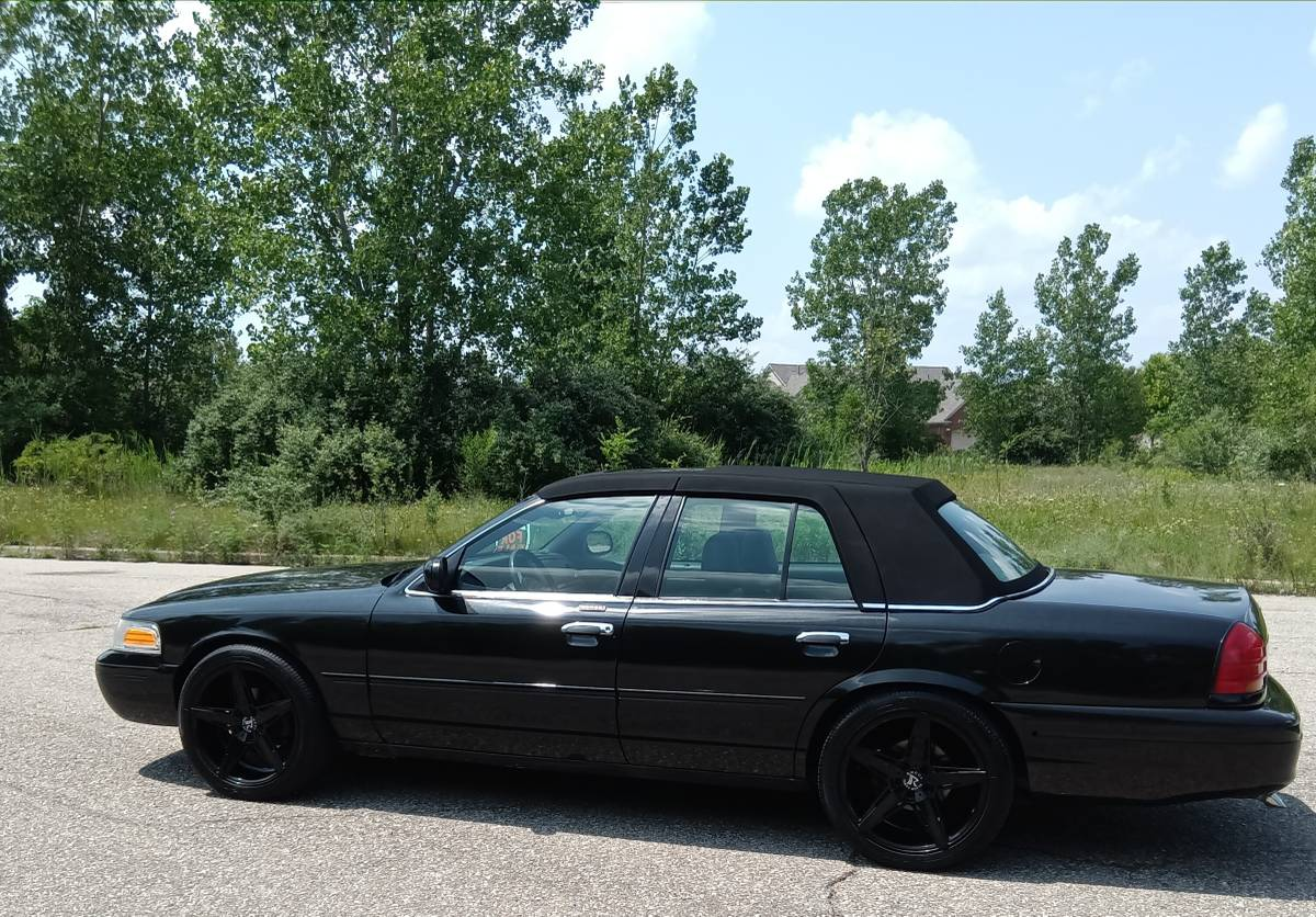 Nice Price or No Dice 2003 Ford Crown Vic LX