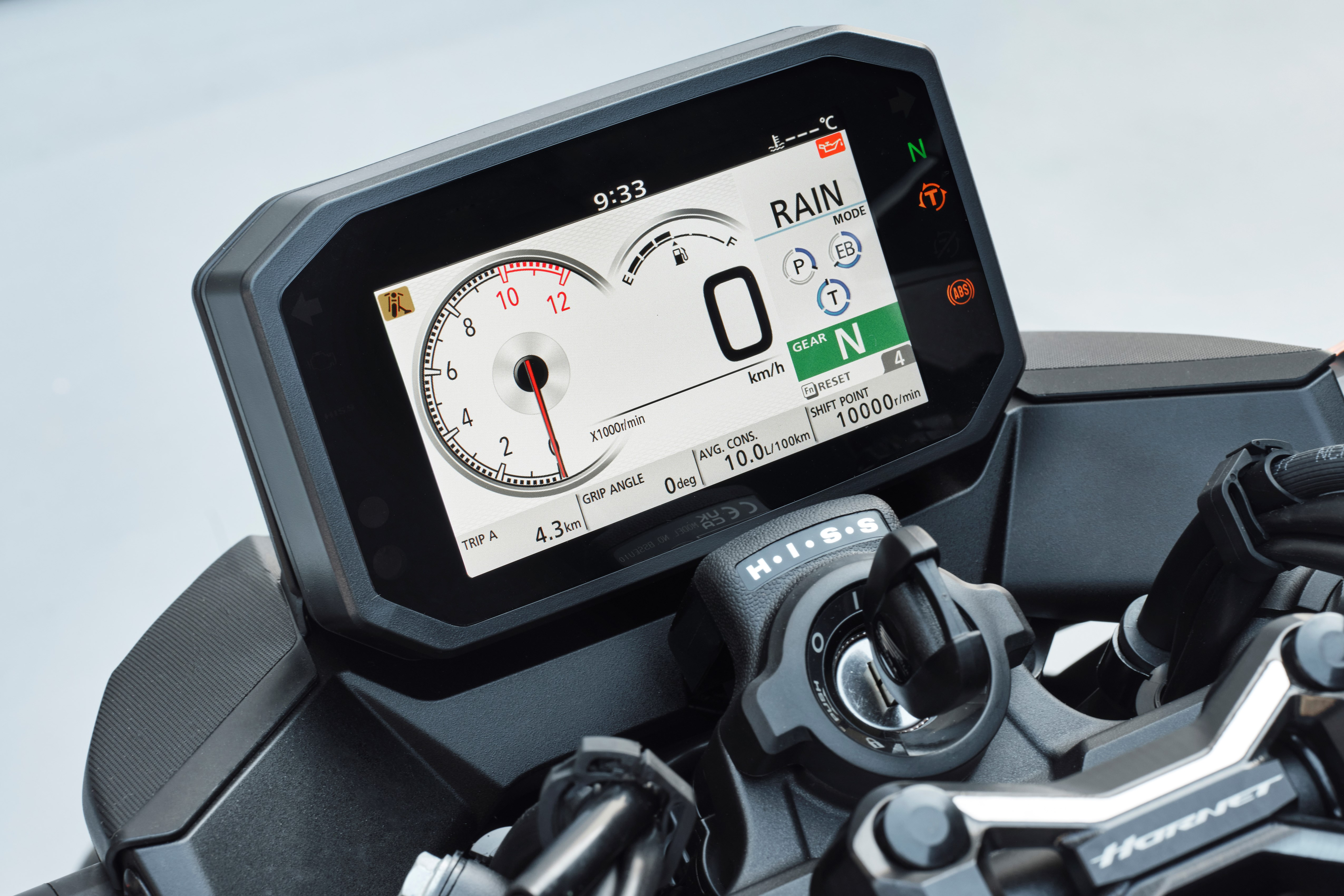 A clear, legible LCD dash on the 2023 Honda CB750 Hornet